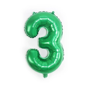 Détail du ballon chiffre 3 vert métallisé pour décoration de fête et anniversaire