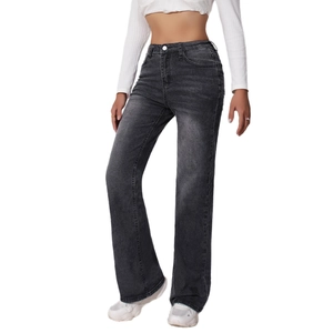 Jeans in denim nero lavato a vita alta con trama vintage e fondo leggermente svasato