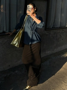 Chemise en jean chic à manches longues avec nœud frontal et jupe longue élégante