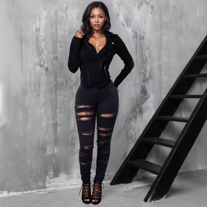 Ensemble jean noir déchiré pour femme avec veste courte zippée à manches longues