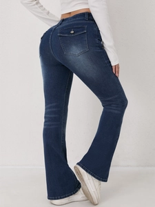 Vue arrière du jean évasé à taille haute en bleu foncé avec poches arrière décorées
