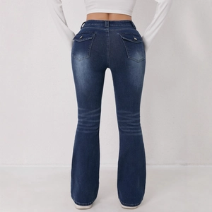 Jean évasé taille haute bleu vintage pour femme avec poches à rabat et fini délavé