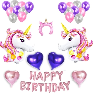 Dettaglio del set festa unicorno con palloncini in foil, cerchietto e palloncini in lattice