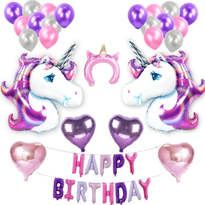 Dettaglio set festa unicorno con palloncini in alluminio, cerchietto e striscione