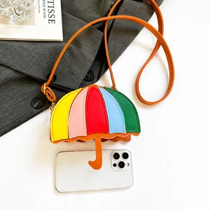 Regenboog emmer tas in parapluvorm met telefoon voor maatvergelijking en kleurcontrast