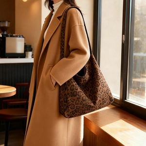 Large leopard print tote bag in brown canvas, stylish shoulder bag for winter fashion