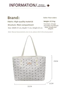Dimensions détaillées du sac fourre-tout blanc avec motifs de nœuds et bijoux dorés