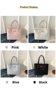 Collage de sacs cabas chic avec nœud en rose, blanc, bleu et noir à texture bulles