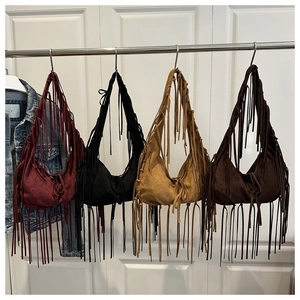 Bolsos bandolera de ante bohemios con flecos largos en cuatro colores de tendencia
