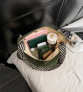 Grand sac cabas en velours côtelé vert foncé avec espace pour tablette et accessoires