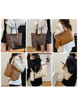 Ensemble cabas avec motif monogramme et pochette assortie en plusieurs coloris tendance