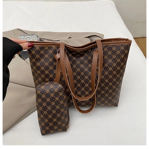 Vue détaillée du grand sac cabas avec pochette zippée assortie au motif vintage