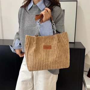 Khaki corduroy tote bag with chain strap and leather patch for women's autumn style