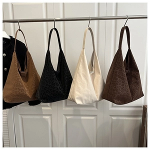 Bolsos hobo con relieve de leopardo vintage en marrón, negro, crema y café oscuro