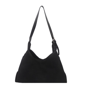 Minimalistische schwarze Wildleder-Einkaufstasche mit verstellbarem Schultergurt