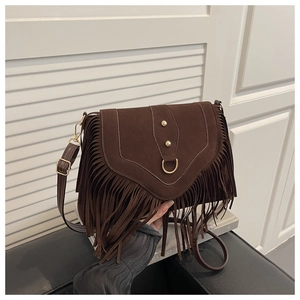 Sac bandoulière bohème marron foncé à franges en suédine avec boucles dorées en métal