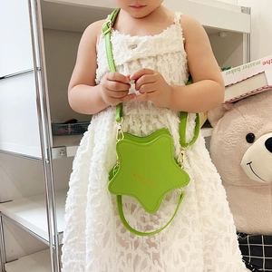 Star-shaped green crossbody mini bag for kids with adjustable gold metal buckle
