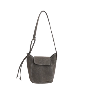 Sac seau gris foncé mat avec bandoulière réglable et coutures décoratives contrastées
