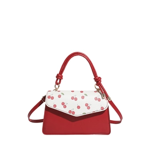 Sac à bandoulière tendance rouge et blanc avec imprimé cerise et poignées cylindriques