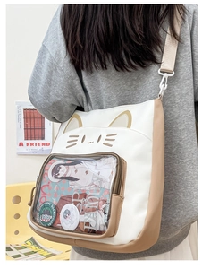 Detail der süßen Katzenohrtasche mit transparentem DIY-Fenster für Anime-Merchandise-Artikel