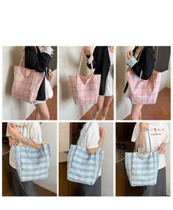 Détail d'un sac cabas en toile à carreaux avec grande capacité et bandoulières en nylon