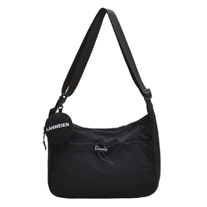 Sac bandoulière demi-lune en nylon noir avec poche à cordon et pochette ronde