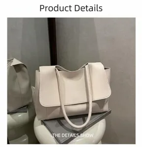 Détail de la texture en cuir PU et fermeture à rabat du grand sac cabas fourre-tout