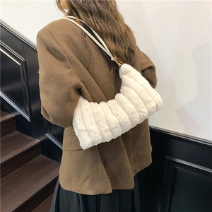 Γυναικεία Λούτρινη Τσάντα Ώμου Τσάντα Crossbody από Τεχνητή Γούνα Φθινόπωρο Χειμώνας Μονόχρωμη Καπιτονέ Τσάντα με Φερμουάρ Τσάντα Χειρός