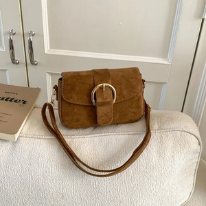 Retro Matte Suede PU Crossbody Bag For Women Fashion Small Square Shoulder Bag With Metal Buckle And Baseball Pendant