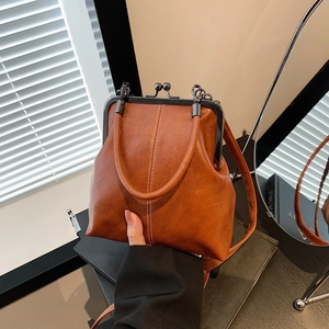 Sac docteur vintage marron avec fermoir à boule métallique et bandoulière amovible