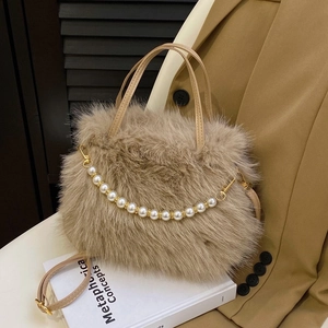 Borsa a mano in peluche con catena di perle e tracolla regolabile in finta pelliccia
