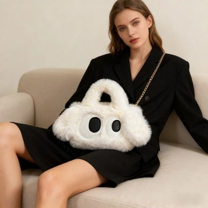 Sac à main en peluche blanche avec grands yeux, chaîne dorée et fausse fourrure