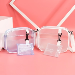 Bolso bandolera transparente minimalista en lavanda y blanco con correa ajustable