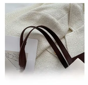 Detail view of the elegant bow decoration and comfortable handle on a vintage tote bag