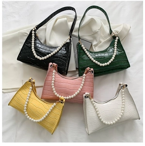 Women Stylish Croc Embossed PU Leather Underarm Bag Artificial Pearl Chain Decor Baguette Bag French Retro Ins Shoulder Handbag