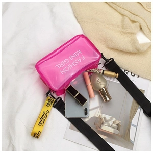 Borsa a sella in PVC rosa trasparente con cinturino giallo e tracolla nera regolabile
