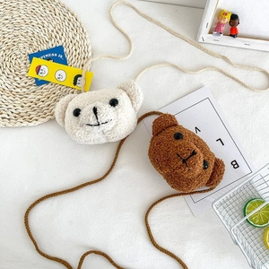 Sac bandoulière en peluche en forme d'ours en blanc crème et marron avec cordon