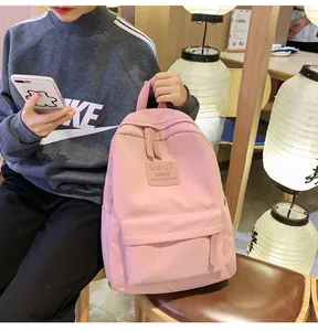 Rosa Damen-Rucksack aus Nylon in der Seitenansicht mit großem Fassungsvermögen