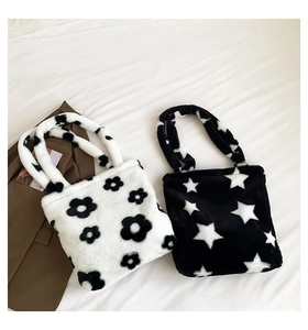 Plush floral pattern tote bag for women made of soft faux fur for autumn and winter style
