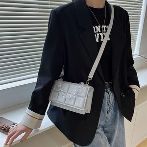 Sac bandoulière matelassé à paillettes argentées avec chaîne transparente chic