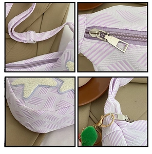 Détails du sac en tissu à rayures géométriques avec sangle réglable et écusson étoile