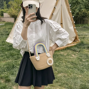 Sac seau en paille tissé à la main avec anses arc-en-ciel et marguerite pour les vacances
