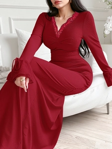 Slim fit dark red V-neck maxi dress with lace splicing and ruffled drawstring cuffs