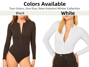 Vista dettagliata del body a maniche lunghe con scollo a V e bottoni in nero e bianco