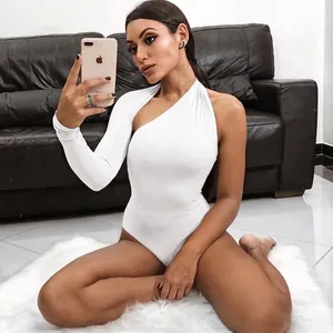 Body blanc à une épaule et manches longues en maille extensible au design minimaliste