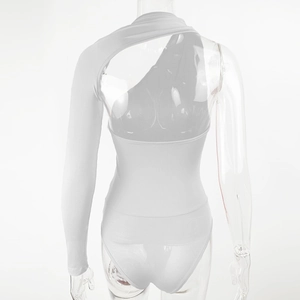 Vue arrière du body blanc dos nu avec une manche longue et coupe haute échancrée élégante