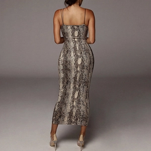 Sexy rückenfreies Maxikleid für Damen mit Schlangenmuster und dünnen Trägern