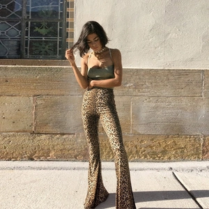 Detail of high-waisted leopard print flare pants with slim fit and trendy street style design