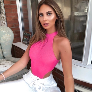 Body rose fuchsia côtelé pour femme avec col montant et coupe ajustée sans manches