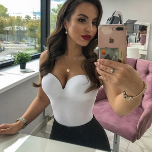 Close-up of white sweetheart neckline bodysuit in tight-fit seamless stretch fabric